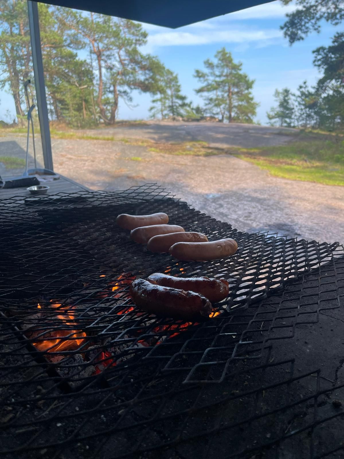 Eväsretkellä pirttisaaressa