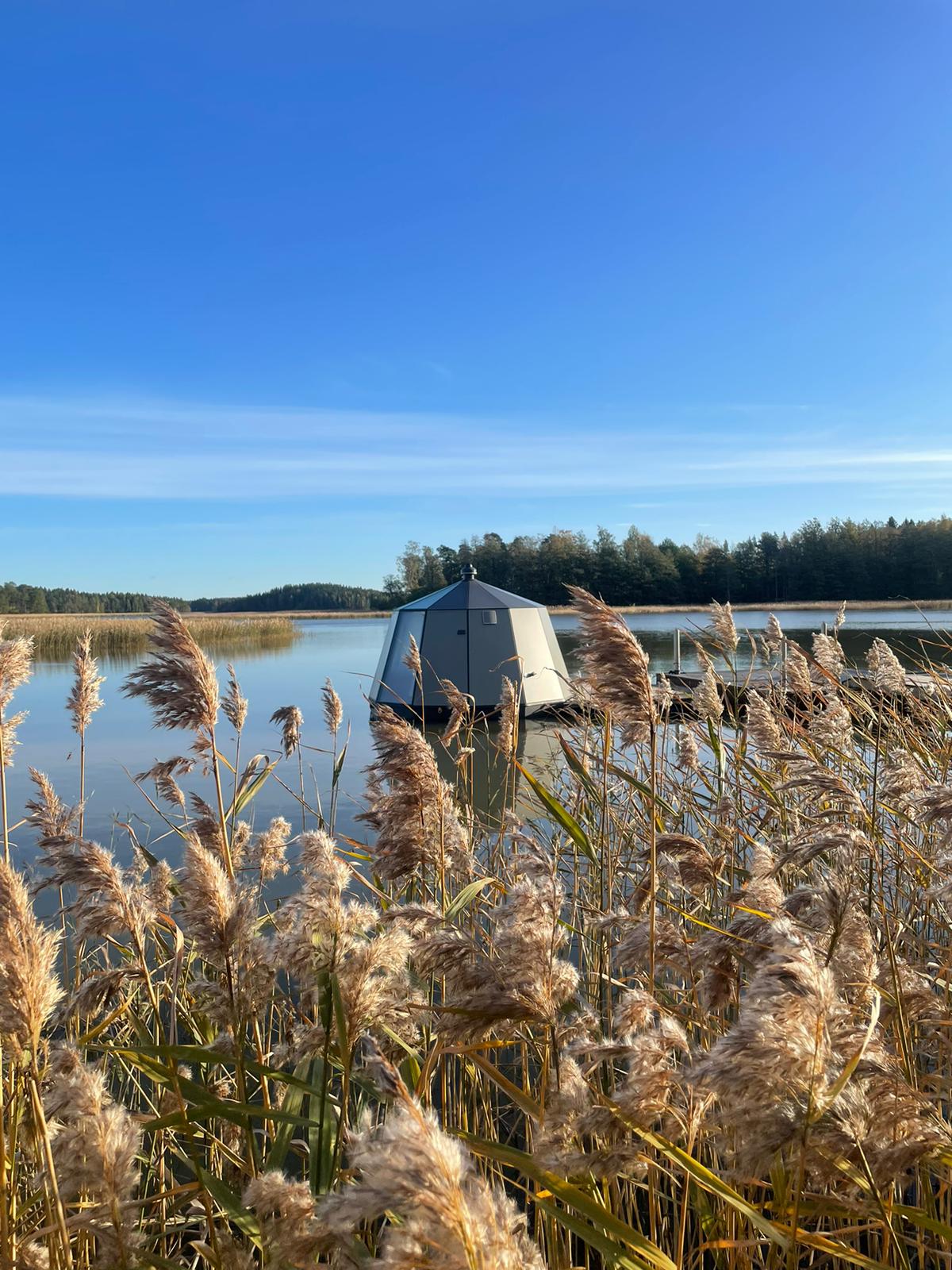 Elämyksellinen iglumajoitus Porvoossa