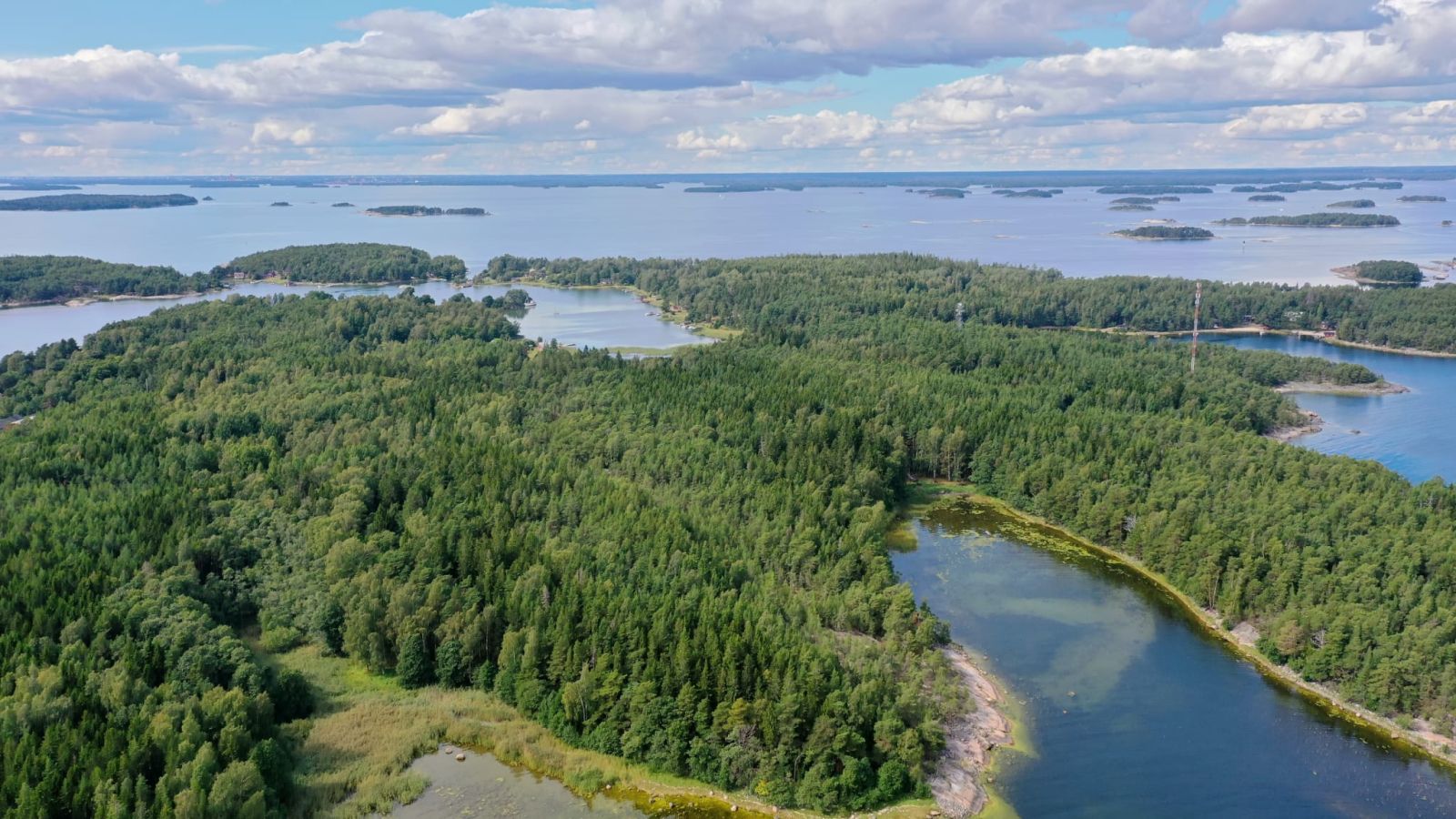 Ilmakuva pirttisaaresta